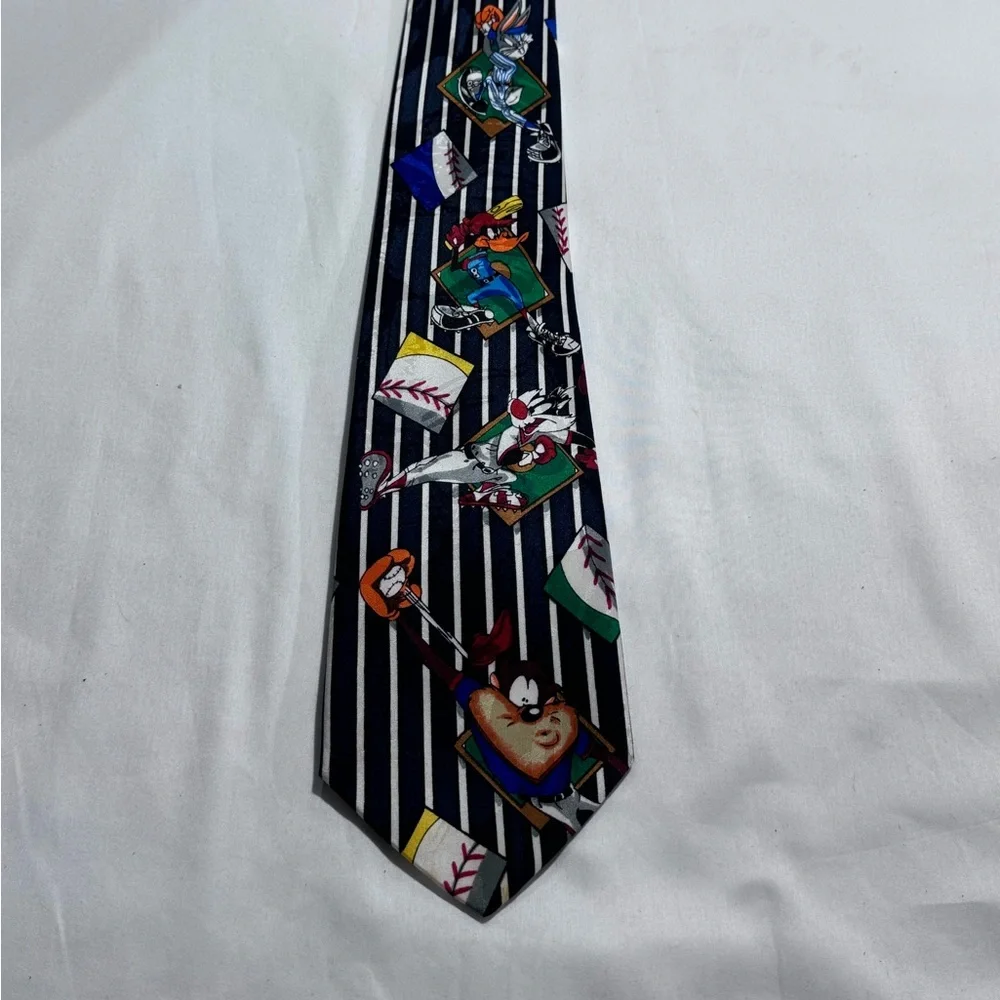 VINTAGE LOONEY TUNES PINSTRIPE BASEBALL  MEN’S TIE 1993 TAZ,‎ BUGS BUNNY, DAFFY,